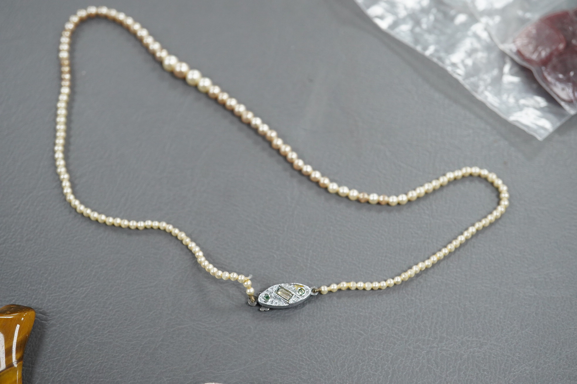 A single strand lapis lazuli and cultured pearl bead necklace, with 375 clasp, 52cm, together with other mixed jewellery etc. including A Mexican sterling bracelet and brooch, enamelled base metal butterfly brooch, a pai